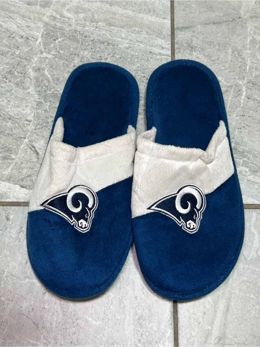 Los Angeles Rams NFL Youth XL 7-8 Plush Slippers NWT